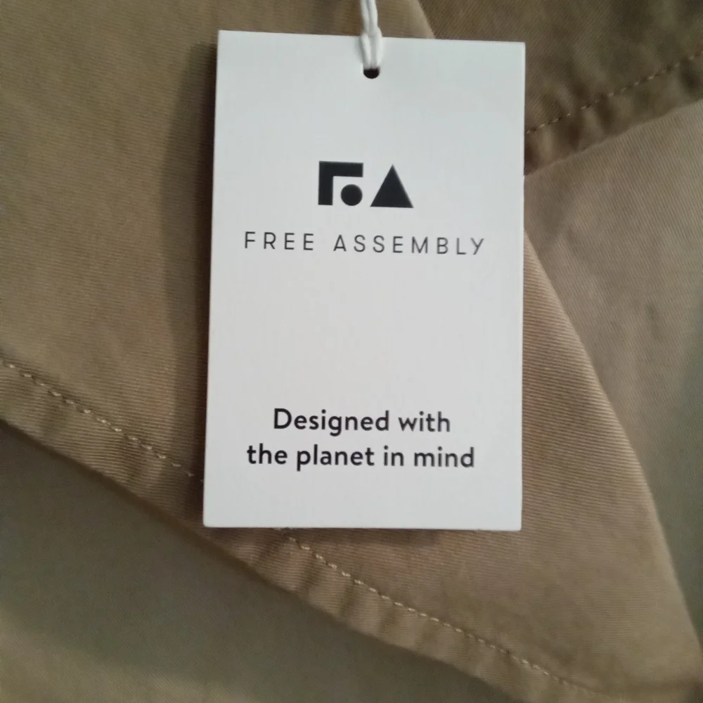 Classic Beige Double-Breasted Trench Coat - Picture 3 of 7